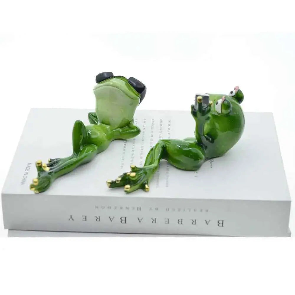 Home couple frog resin ornaments